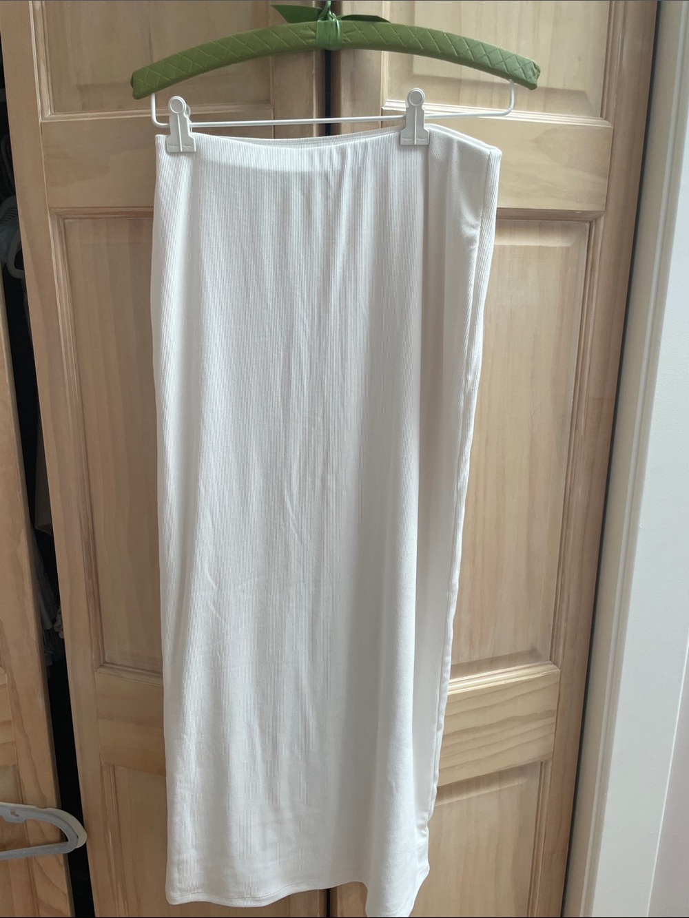 Abercrombie & Fitch White Maxi Skirt - Sleek Silhouette